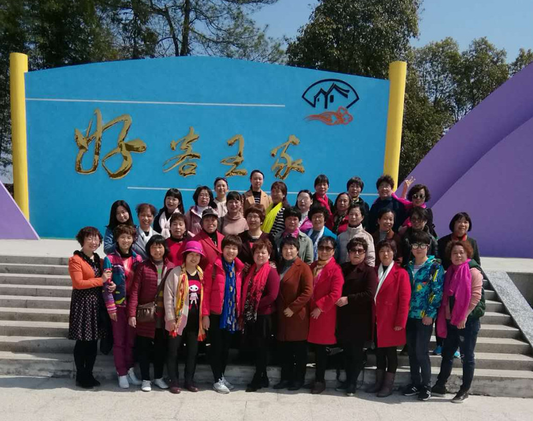 上饒中(zhong)材“三八(ba)節”組織(zhi)女工踏(tà)青郊遊(yóu)